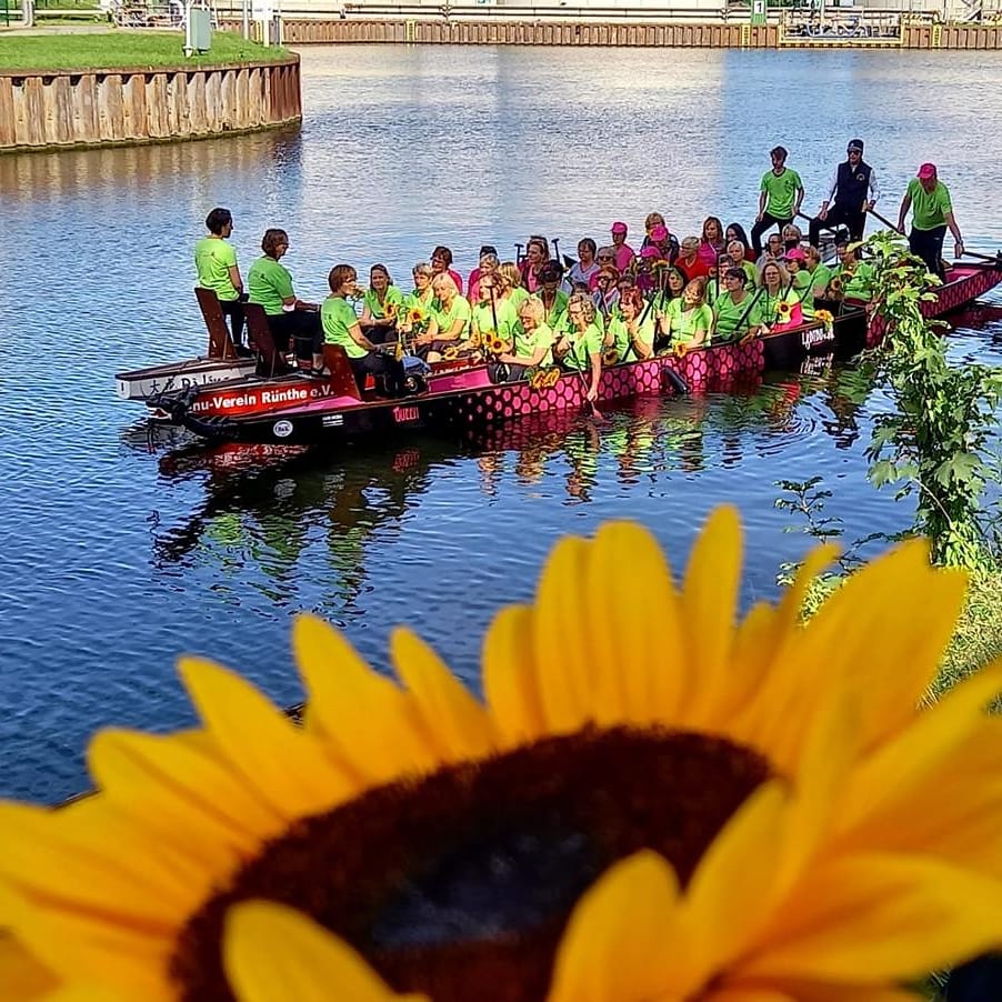 Foto: Ladybugs (Pink Paddlers) paddeln für alle Frauen, die gegen diese Krankheit kämpfen müssen. Es ist nie zu spät, aktiv zu werden. (Foto: Ladybugs)