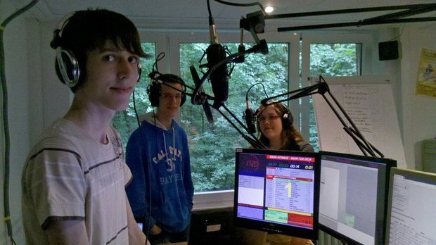 11.07.2012 Radio Hitwave im Studio: (v.l.) Simon Brinkmann, Hendrik Frost und Madeleine Luhmann Foto: 11.07.2012 Radio Hitwave im Studio: (v.l.) Simon Brinkmann, Hendrik Frost und Madeleine Luhmann