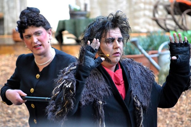 Helene in ihrer Rolle als Bürgermeisterin Fräulein Sabberbein in "Rotkäppchen" Foto: Helene in ihrer Rolle als Bürgermeisterin Fräulein Sabberbein in "Rotkäppchen"