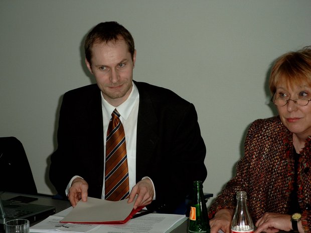 06.04.2005 - So formell ging`s zu... Ralph Becker und Gabi Feuerstein bei der Gründungsversammlung Foto: 06.04.2005 - So formell ging`s zu... Ralph Becker und Gabi Feuerstein bei der Gründungsversammlung
